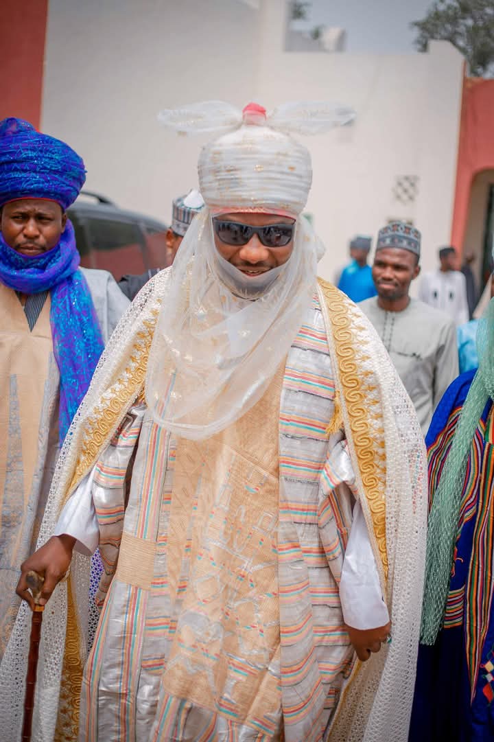 Yariman Kano fecilitate with own Brother